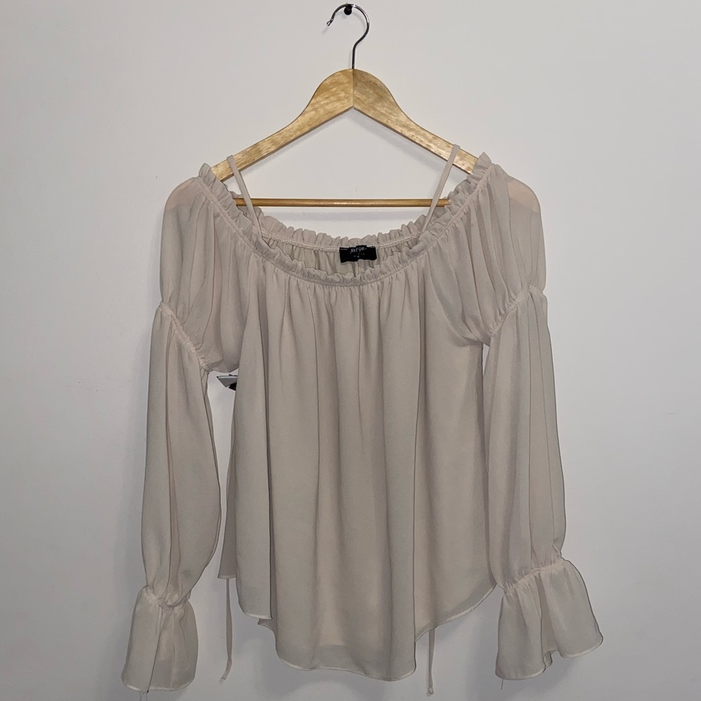🌸Nasty Gal | Off the shoulders flowy top🌸